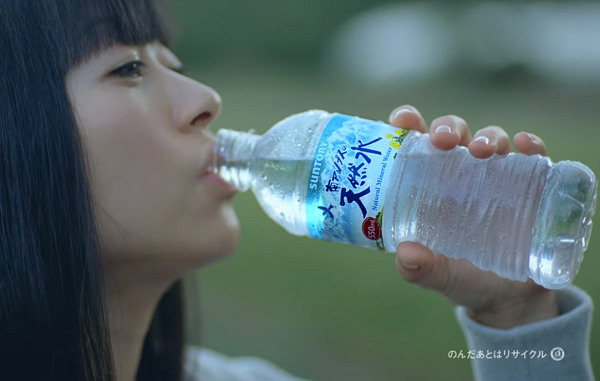 【動画】宇多田ヒカルが6年ぶりにCM出演！サントリー天然水CM『水の山行ってくるわ』篇.png
