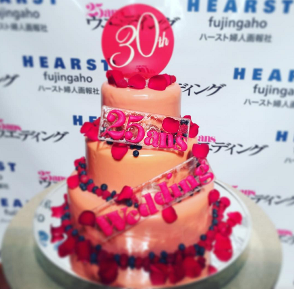 ディーン・フジオカ、清野菜名「25ansウエディング」創刊30周年のお祝いにケーキをプレゼント.png